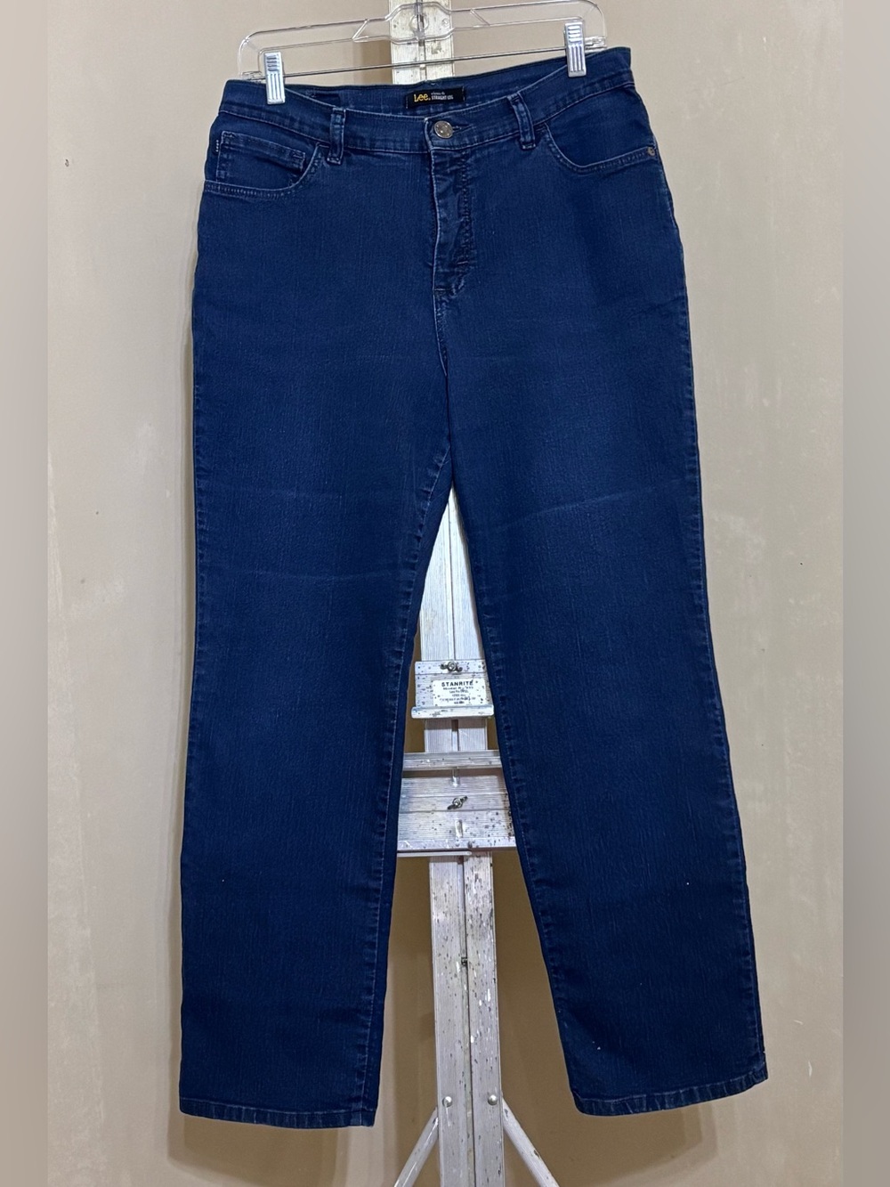 Lee Women's Dark Indigo Straight Leg Jeans Sz 10 SHORT.